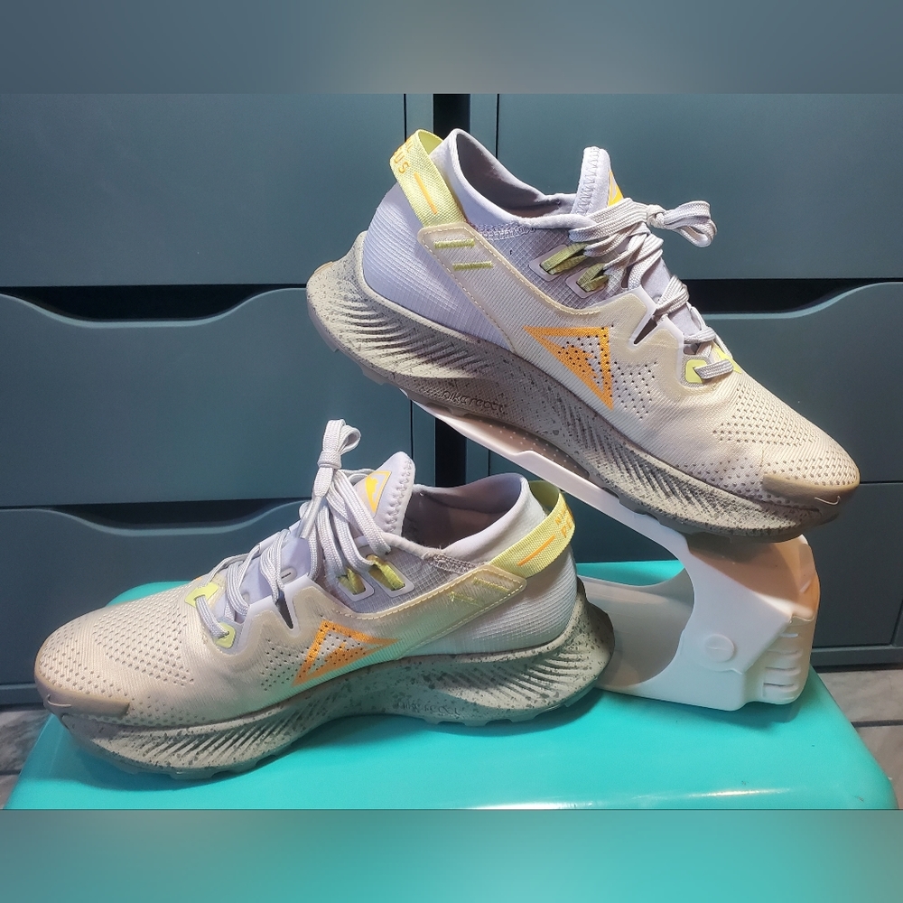 NIKE PEGASUS TRAIL 2 ☆ Limelight Laser Orange ☆ SIZE 7 US WOMENS - Picture 2 of 13